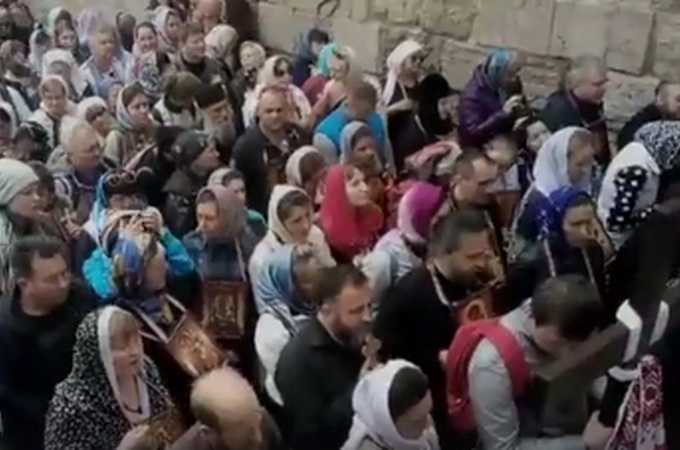 In Jerusalem Cross Procession on Via Dolorosa with a prayer for Ukraine begins