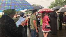 In Kolomyia UOC parishioners curb provocations and refuse to go into schism (VIDEO)