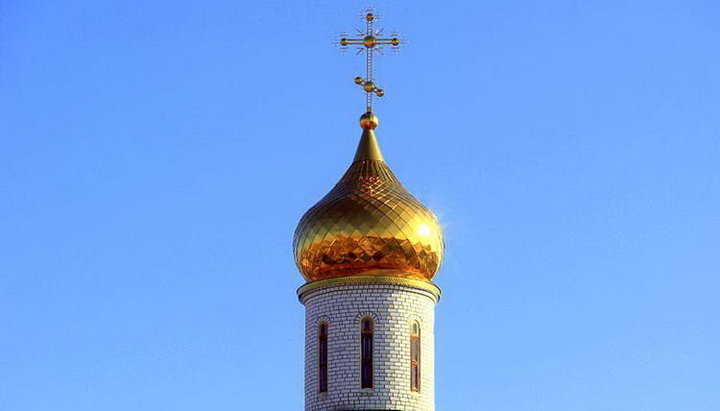 In Lobachovka village, OCU supporters knocked out the door and “transferred” the temple