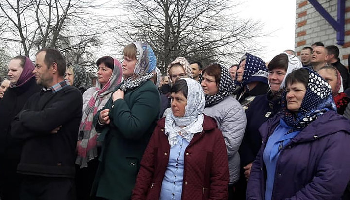 The UOC community of the Holy Apostle John the Theologian near the temple in the village of Starye Koshary