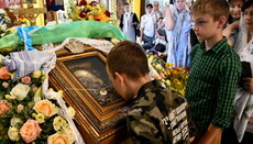 A miraculous icon of the Theotokos plentifully secreting myrrh in Lutsk