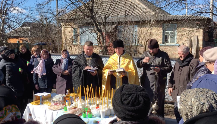"Service" of the UOC KP near the UOC temple in the village of Ivankov