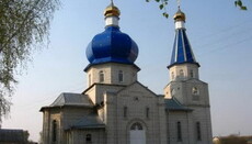 OCU activists attempt to seal the church in Morozovka