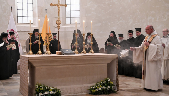 Patriarch Bartholomew during the vespers at the Catholic Chevetogne Monastery. Photo: Facebook