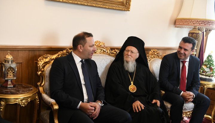 Patriarch Bartholomew with representatives of Macedonian power. Photo: romfea.gr