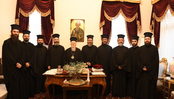 Patriarch Bartholomew of Constantinople met with a group of clergymen from Armenia. Photo: romfea.gr