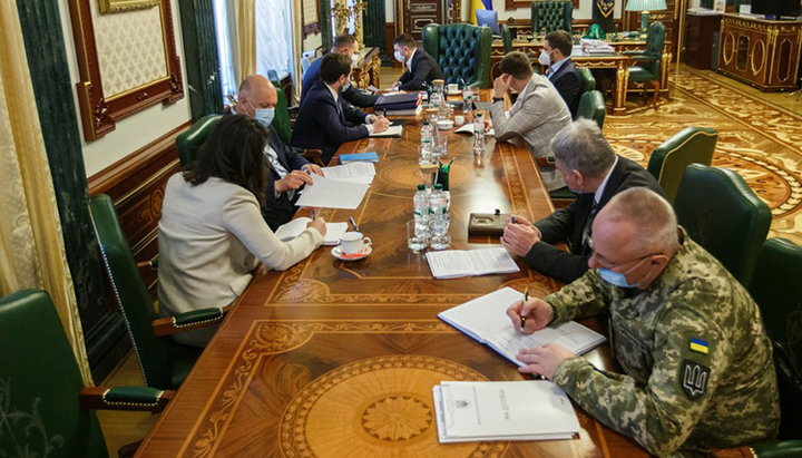 A meeting on combating coronavirus at the President’s Office. Photo: president.gov.ua