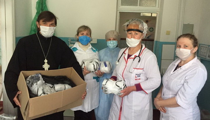 Nizhyn Eparchy assists doctors during pandemic