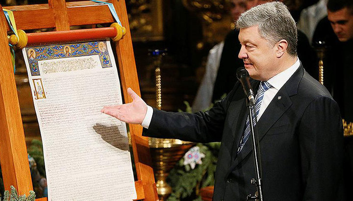 The Tomos tour of the former President of Ukraine Petro Poroshenko. Photo: iz.ru