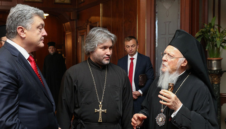 Petro Poroshenko, Alexander Dediukhin and Patriarch Bartholomew. Photo: president.gov.ua