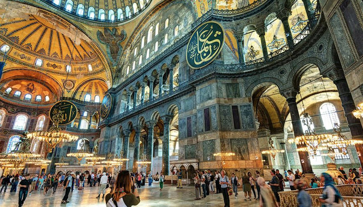 Hagia Sophia’s interior in Istanbul. Photo: tui-ukraine.livejournal.com