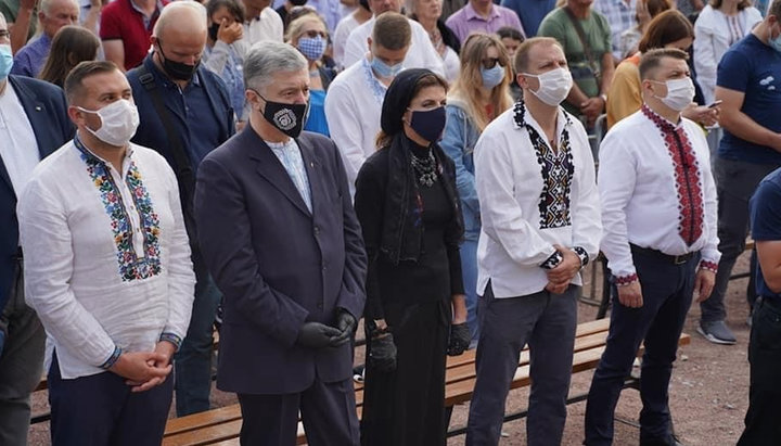 Petro Poroshenko during the Uniate service in Zarvanytsia. Photo: glavcom.ua