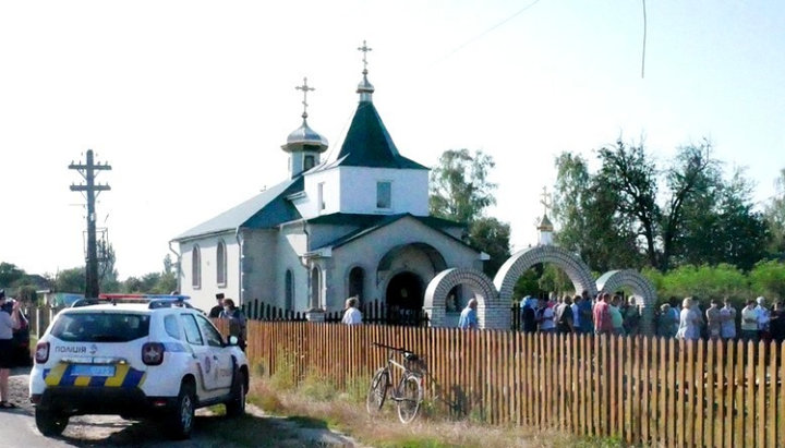 In the village of Halynivka in Volyn, the OCU adherents are trying to seize the UOC temple. Photo: volyn24.com