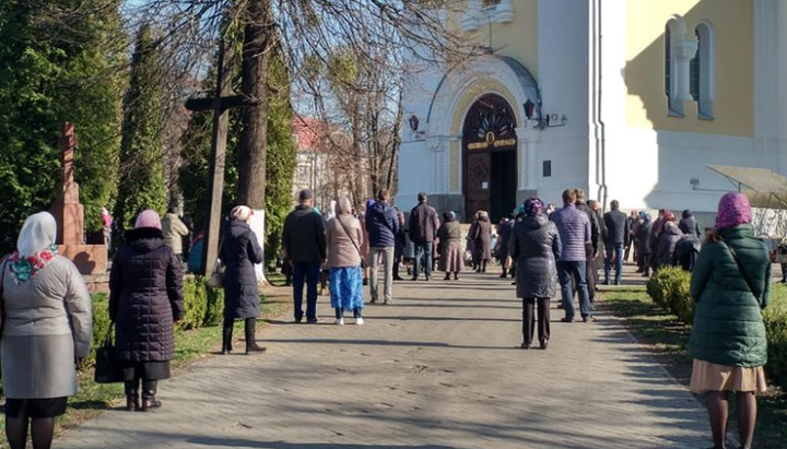 As before Easter, the country is in an extraordinary situation due to an unresolved pandemic, the document says. Photo: zhzh.info