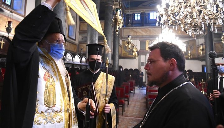 Patriarch Bartholomew and the new archimandrite of the Ecumenical Throne Eleftherios. Photo: Facebook page of the Patriarchate of Constantinople