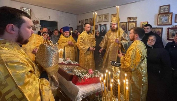 Bishop's service in the temporary church of the UOC community in the village of Romaniv. Photo: pravoslavna.volyn.ua