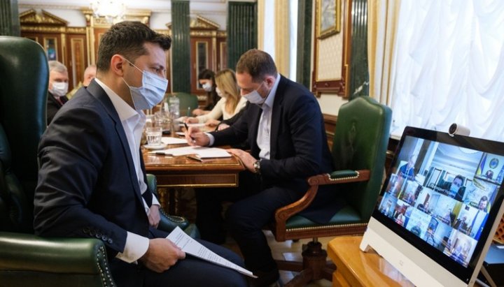 Vladimir Zelensky held a conference call on the epidemiological situation in the country. Photo: president.gov.ua