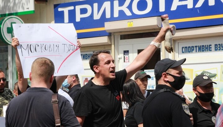 Participants in the attack on the prayer procession of the UOC in Nizhyn. Photo: orthodox.cn.ua