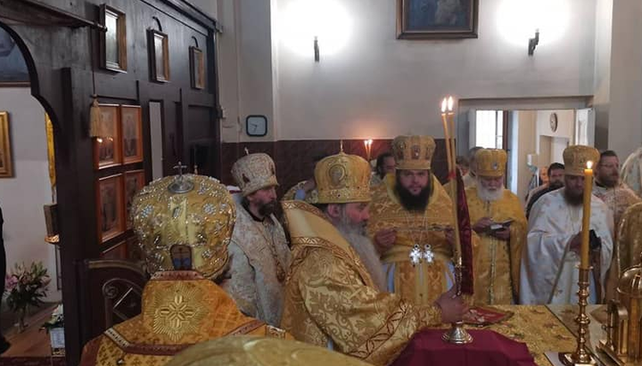 Liturgy in the Cathedral of Prague. Photo: facebook.com/orthodox.shield