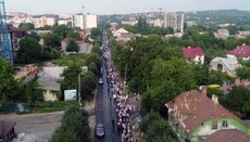 Over a thousand believers take part in cross procession UOC in Bukovyna