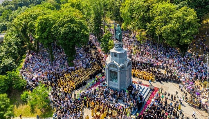 Prayer of the UOC on Vladimir Hill on July 27, 2021. Photo: tg-channel of Bishop Victor (Kotsaba)