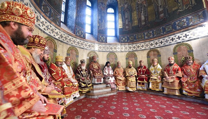 Epiphany Dumenko (centre) and representatives of the OCU. Photo: pomisna.info