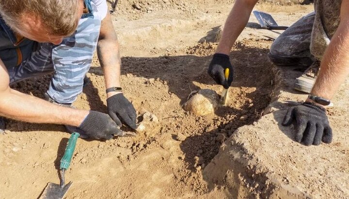 Archaeologists at work. Photo: cursorinfo.co.il