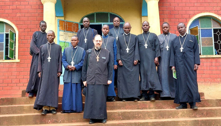 Priest Georgy Maximov with African priests of the Russian Orthodox Church. Photo: t.me/exarchleonid