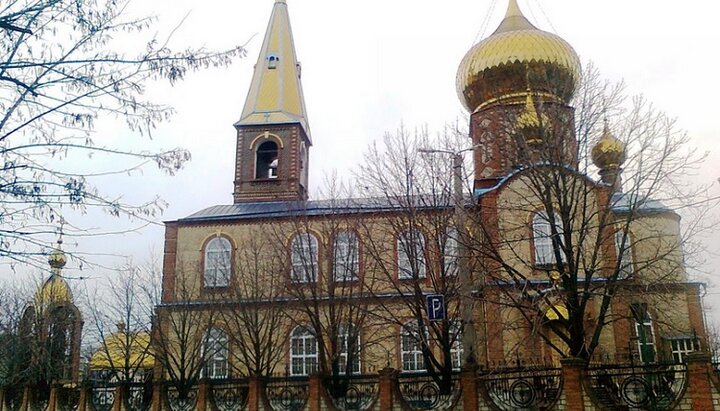 Mariupol: Unidentified men in uniform rob cathedral and beat up UOC priest