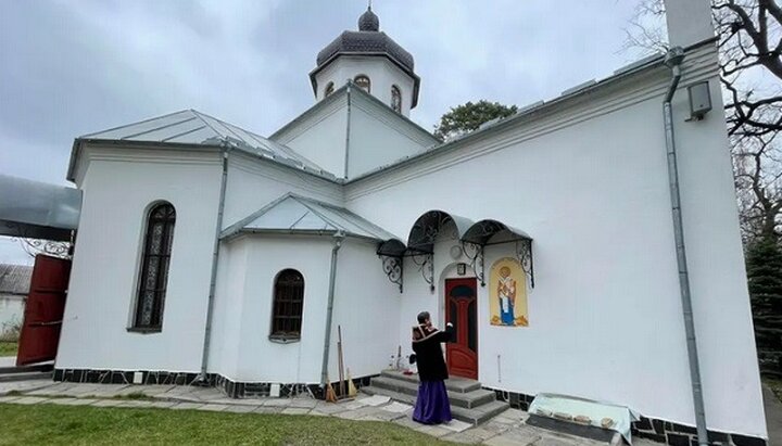 OCU supporters led by Drabinko drive out community of temple in Boyarka