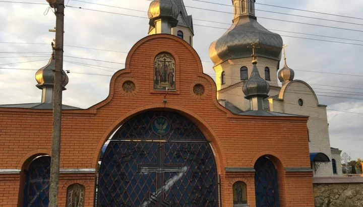 Vandals break the Virgin icon and paint gates of UOC temple in Bohdashiv