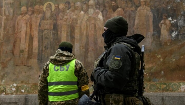 Employees of the SBU in the Kyiv-Pechersk Lavra. Photo: Reuters