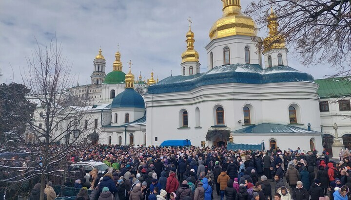 Prayers in the Kyiv-Pechersk Lavra. Photo: Viktor Kushnir