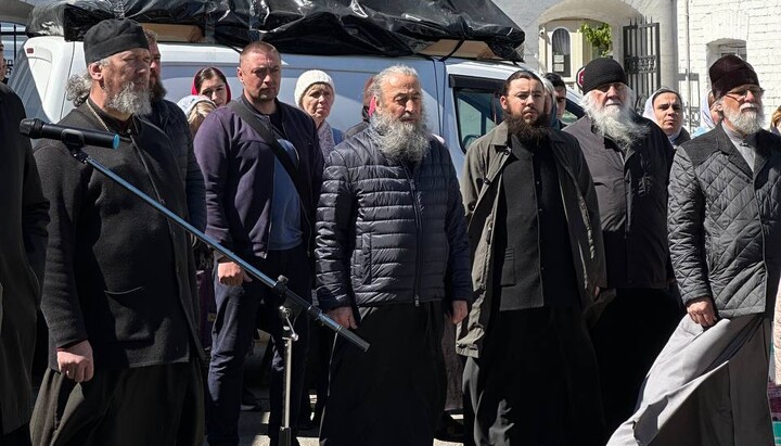 His Beatitude Metropolitan Onuphry at the prayer standing near the Kyiv Caves Lavra. Photo: Myriany Telegram-channel