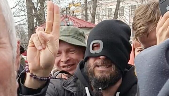 Activists in Kamyanets-Podilskyi vote for the transfer of the cathedral to the OCU. Photo: UOJ