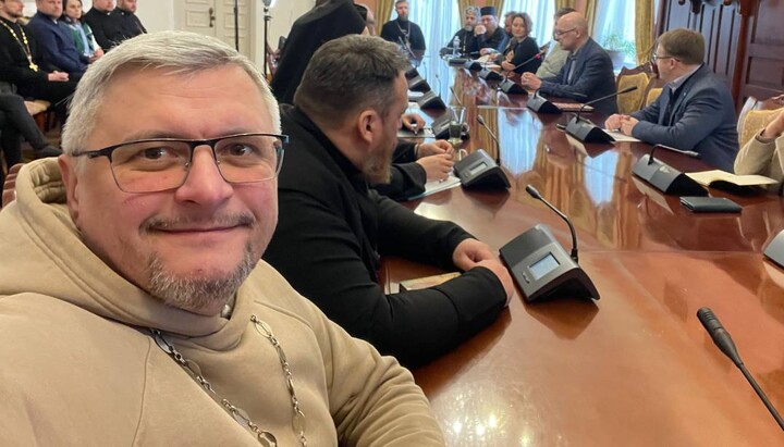 Archpriest Andriy Pinchuk at a meeting with OCU clerics at the St. Sofia of Kyiv. Photo: Pinchuk's Telegram channel