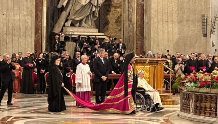 Pope Francis and Phanar hierarch Job Getcha at a joint liturgy in St. Peter's Cathedral. Photo: Orthodox Time