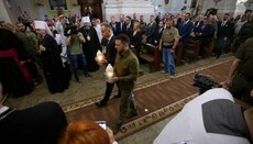 Zelensky prays with Duda in a Catholic church of Lutsk