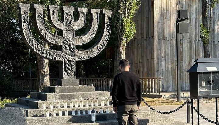 Volodymyr Zelensky in front of the "Menorah" memorial in Babi Yar. Photo: Facebook page of the Federation of Jewish Communities of Ukraine