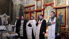 OCU clergy sing national hymn on the solea of seized UOC church in Ladyzhyn