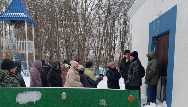 Attempted seizure in Chepelivka. Photo: press service of the Khmelnytskyi Eparchy