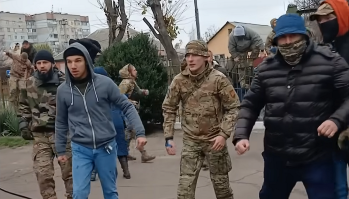 Bandits who attacked the monastery of the UOC in Cherkasy. Photo: a screenshot from the YouTube channel of the Cherkasy Eparchy 