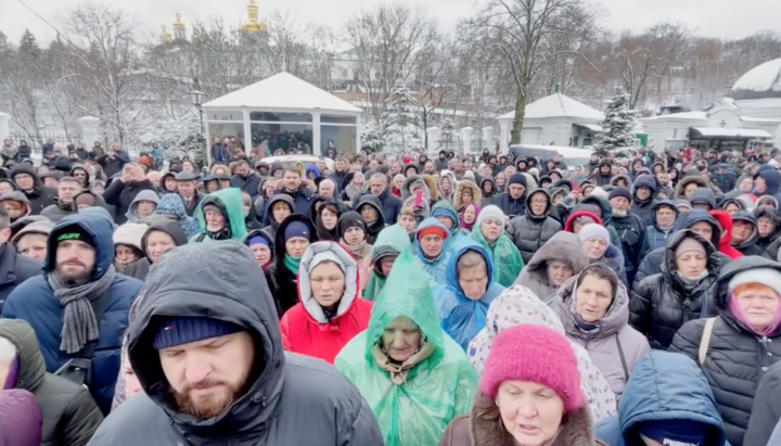 Prayer standing at Kyiv-Pechersk Lavra. Photo: screenshot of the UOC channel