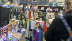 Catholics in USA hold an LGBT mass on plastic boxes instead of an altar