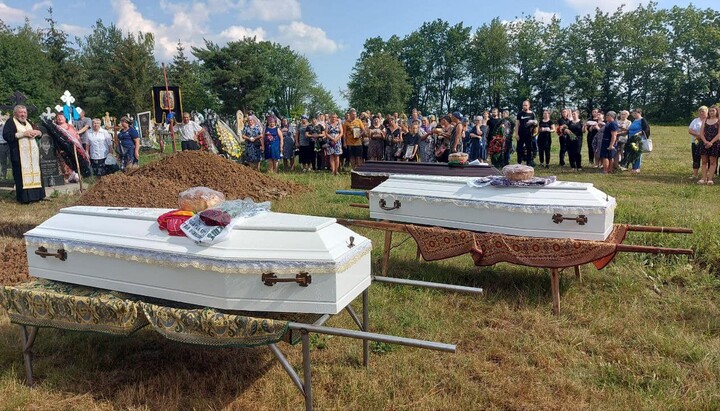 Funeral in the village of Slidy. Photo: Mohyliv-Podilskyi Eparchy's FB