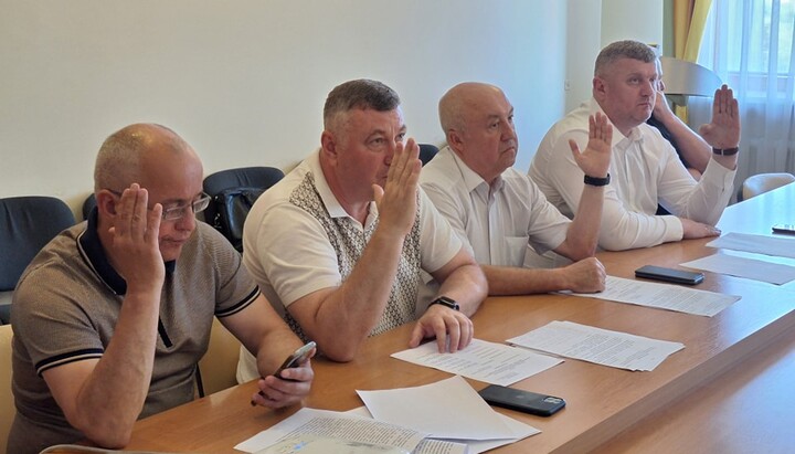 Deputies of the Volyn Regional Council voting on the UOC cathedral. Photo: Volyn Regional Council