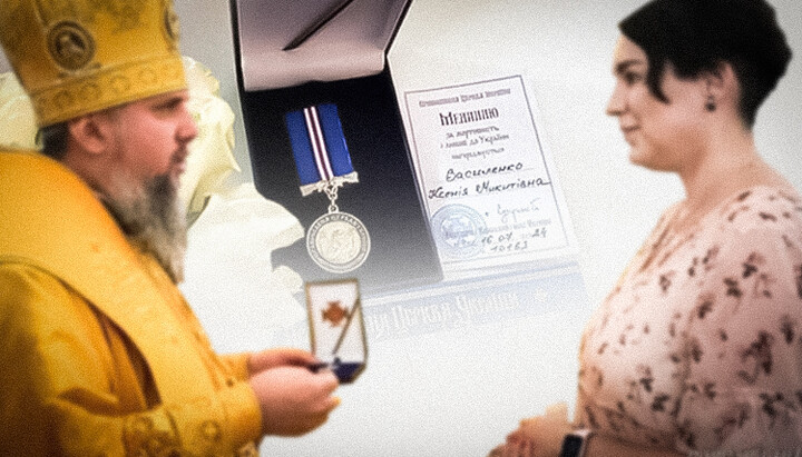 Dumenko is awarding a medal to Koshkina. Photo: the UOJ