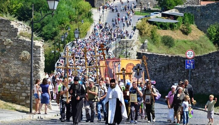 Authorities in Khmelnytskyi Region ban UOC cross procession to Pochaiv