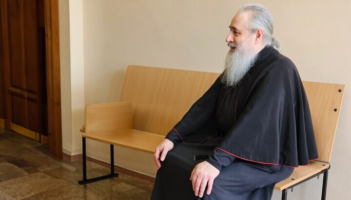 Metropolitan Arseniy is in the courthouse. Photo: the Sviatohirsk Lavra