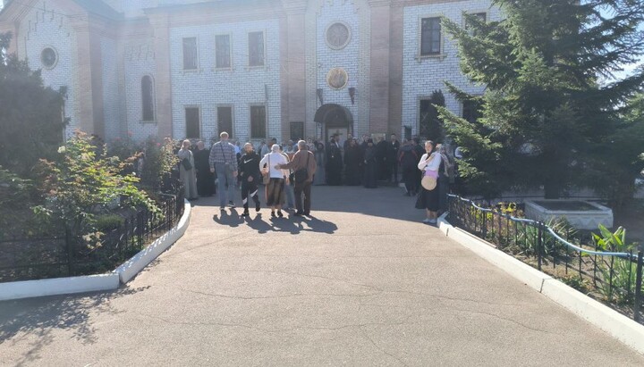 An attempted seizure of a church in Kremenchuk. Photo: kremen-eparh.org